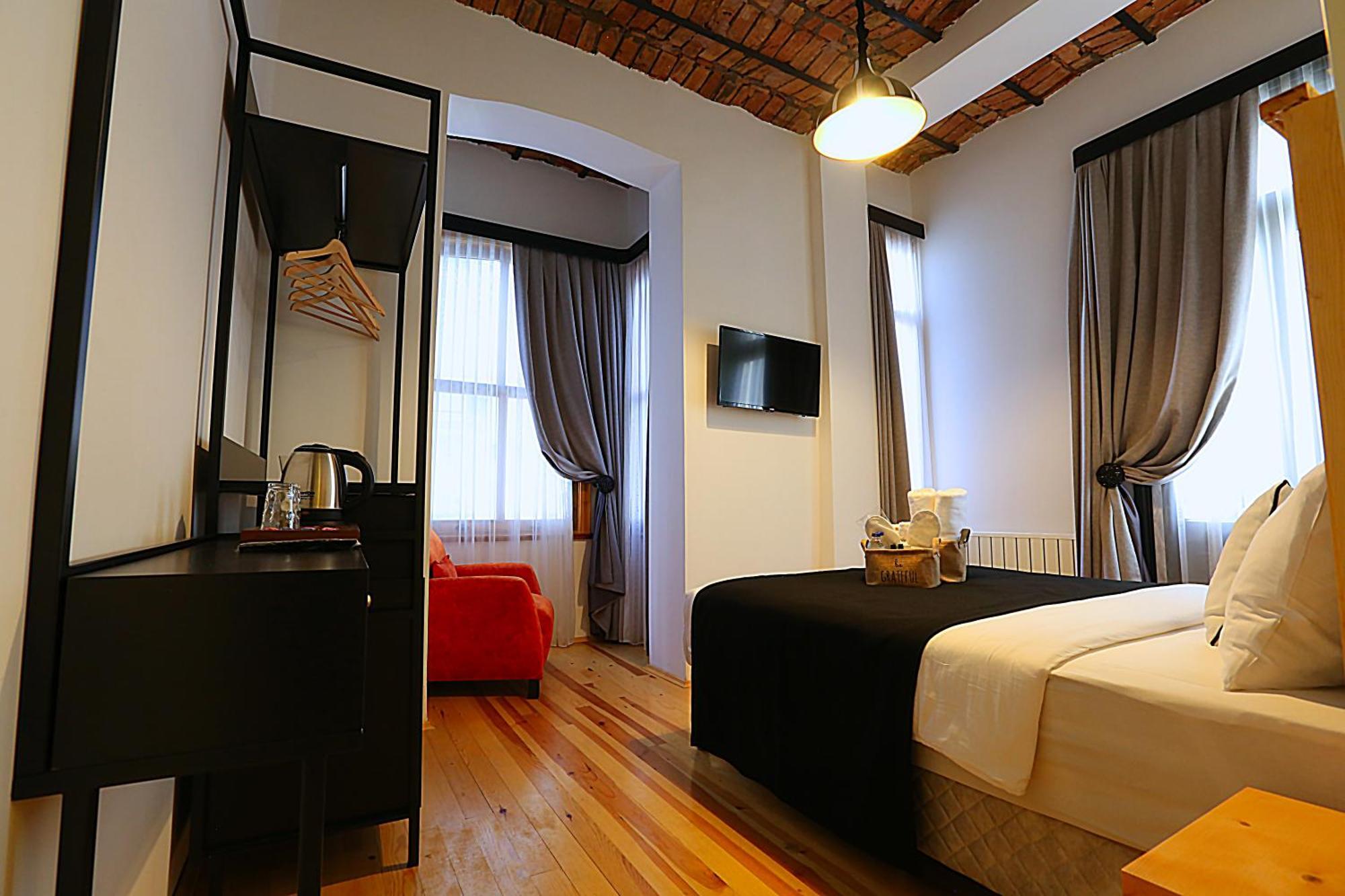 Istanbul Taksim Istiklal Street Kamil Hotel - Historical Phòng bức ảnh
