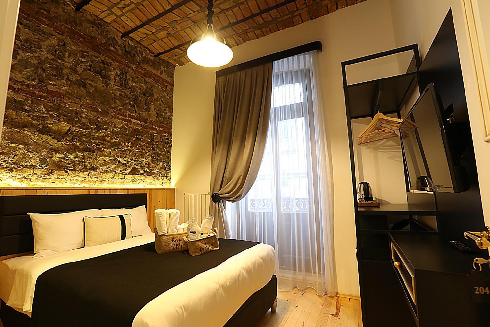 Istanbul Taksim Istiklal Street Kamil Hotel - Historical Phòng bức ảnh