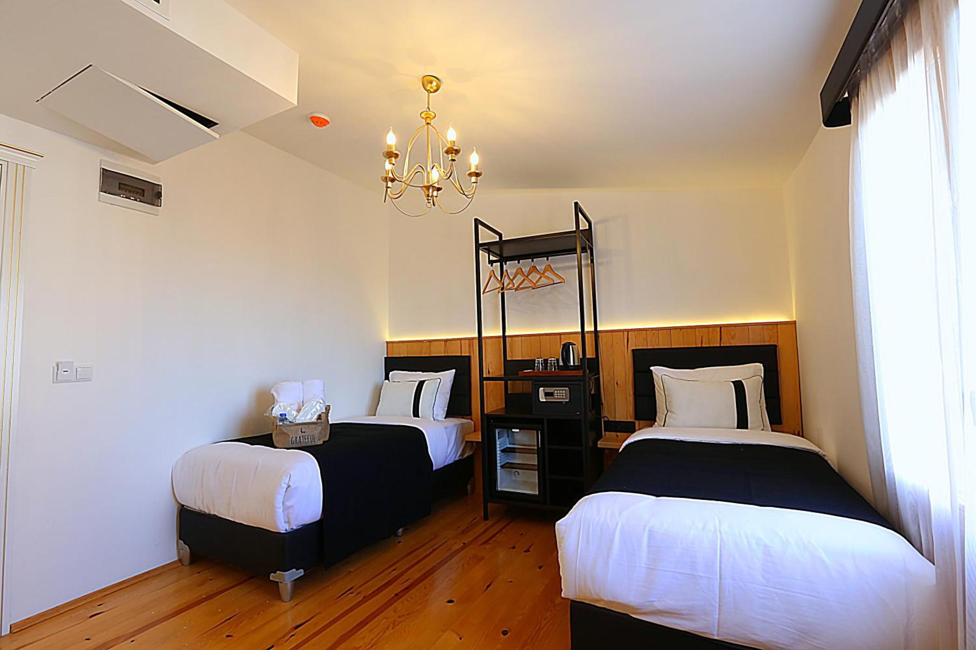 Istanbul Taksim Istiklal Street Kamil Hotel - Historical Phòng bức ảnh