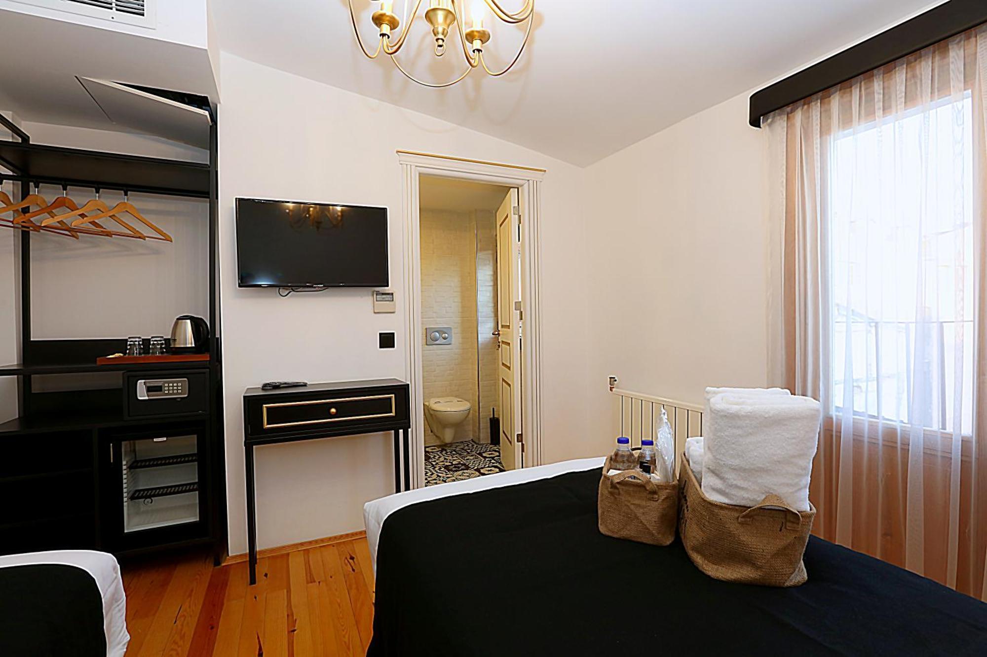 Istanbul Taksim Istiklal Street Kamil Hotel - Historical Phòng bức ảnh