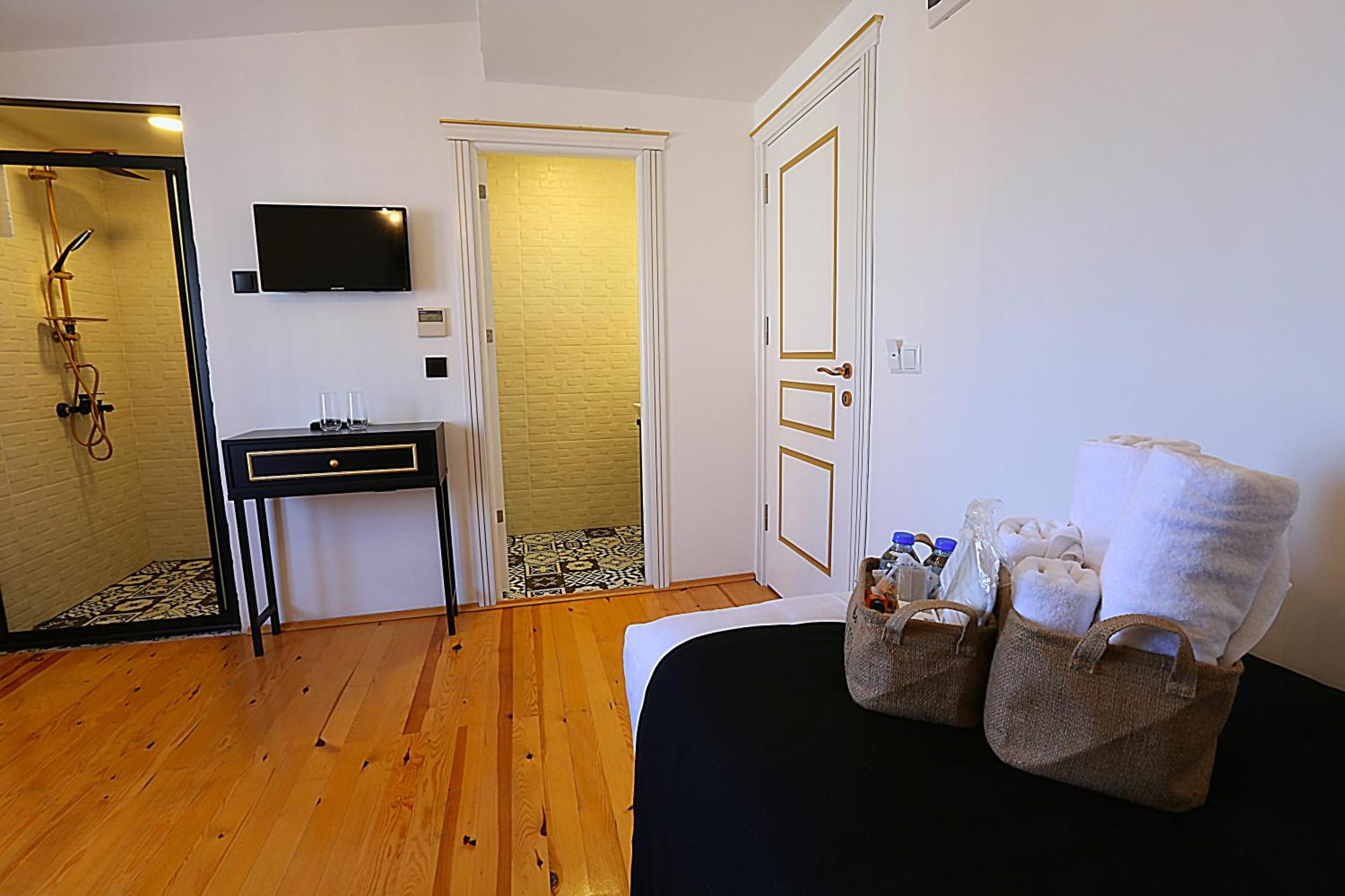 Istanbul Taksim Istiklal Street Kamil Hotel - Historical Phòng bức ảnh